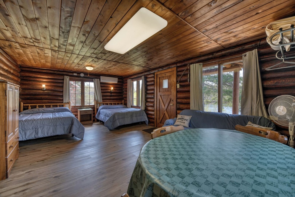 Cabin 3 photo 1