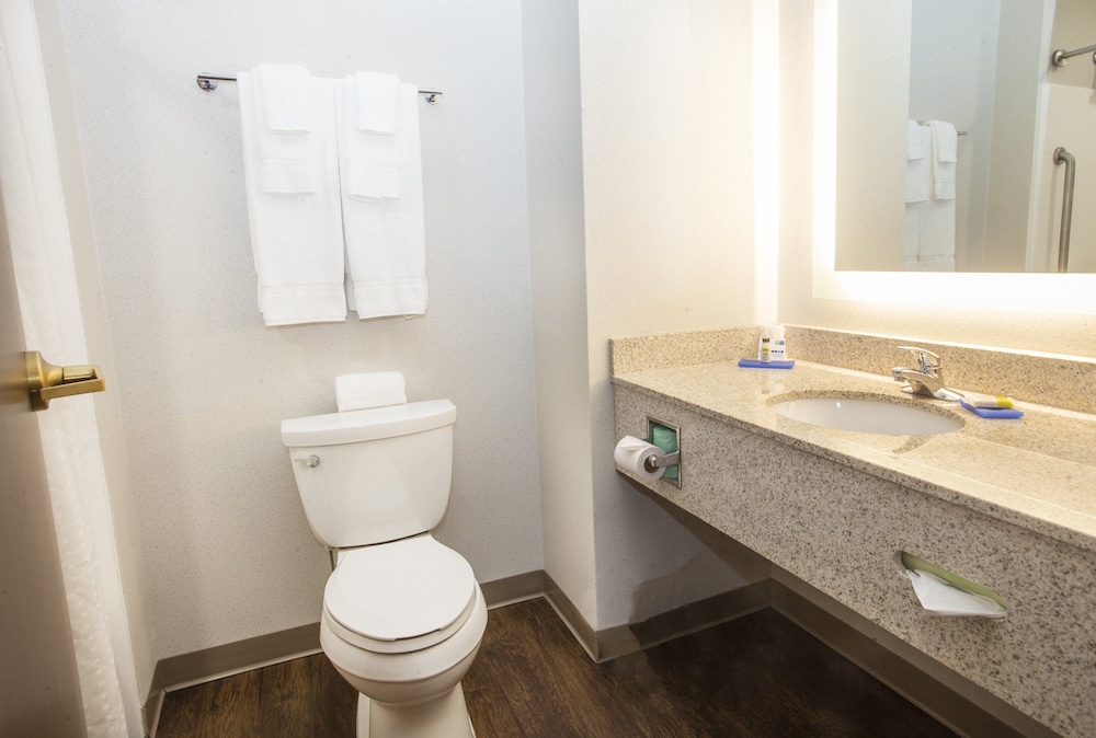 Suite, Multiple Beds - Photo 5