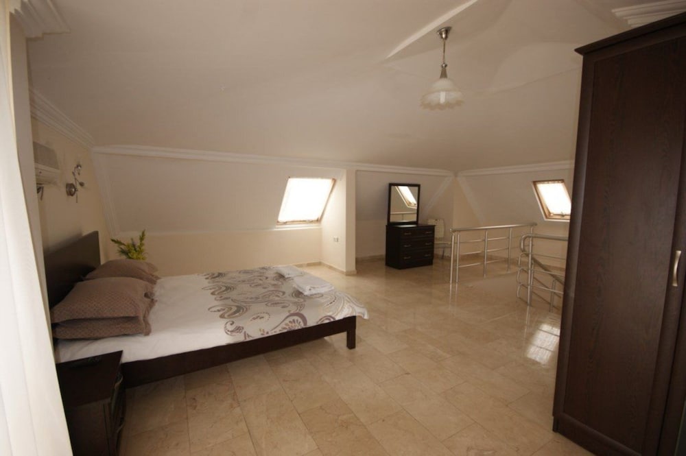 Villa (4 Bedrooms)