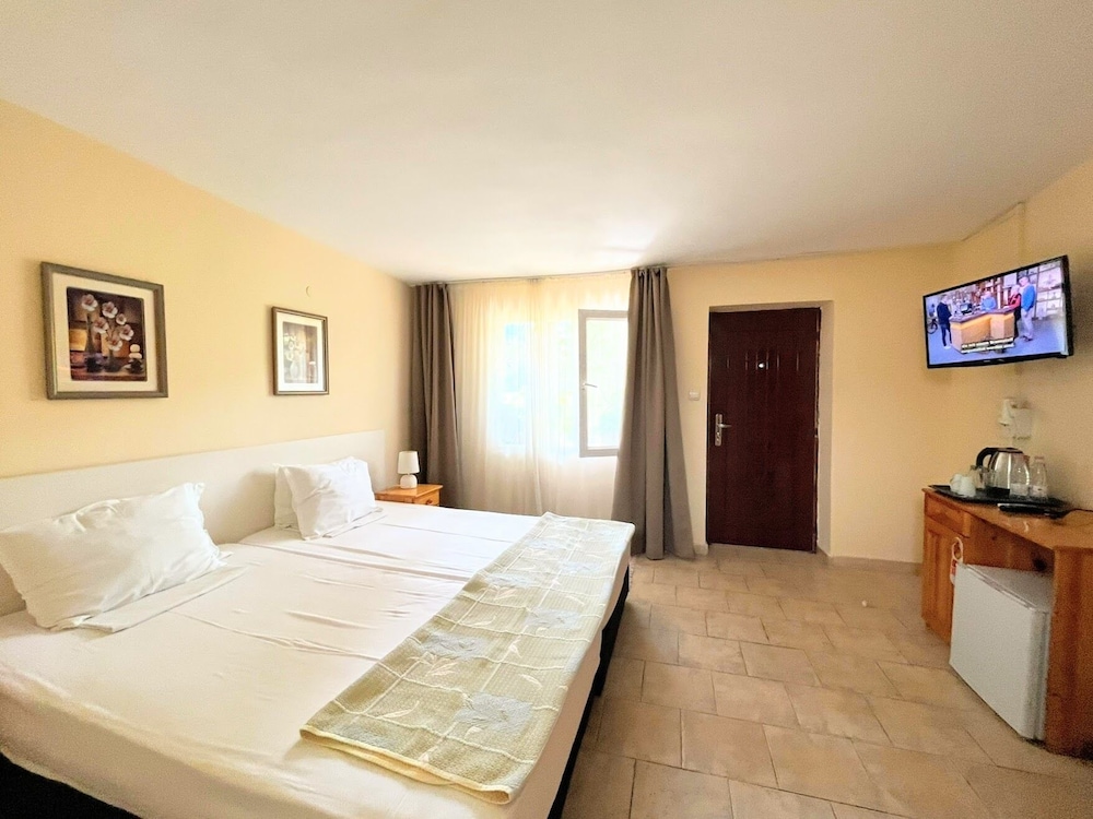 Economy Double Room, Patio - Photo 8