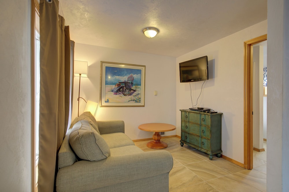 Deluxe Room, 1 Queen Bed with Sofa bed