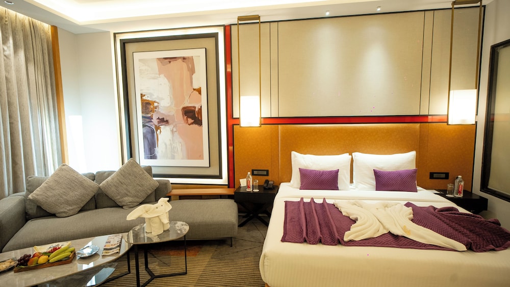 Deluxe Double Room, 1 Bedroom, Pool View, Poolside photo 2