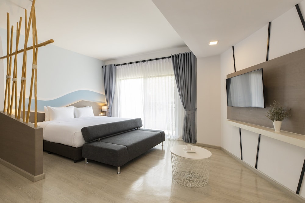 Junior Suite, 1 King Bed - Photo 6