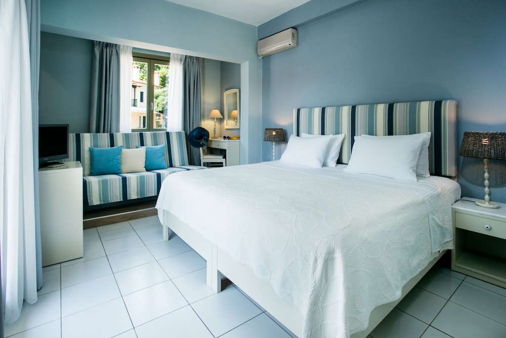 Comfort Room, Partial Sea View photo 1