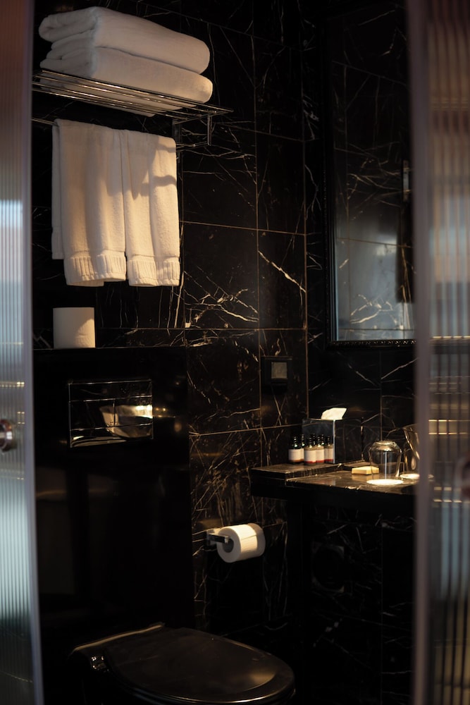 Deluxe Room, City View - Photo 9