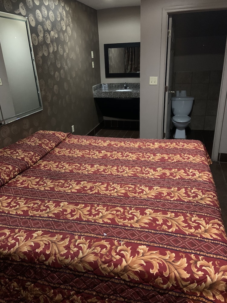 Basic Double Room photo 2
