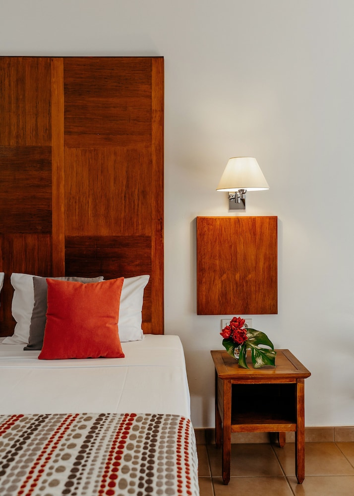 Standard Room, 1 King Bed - Photo 2