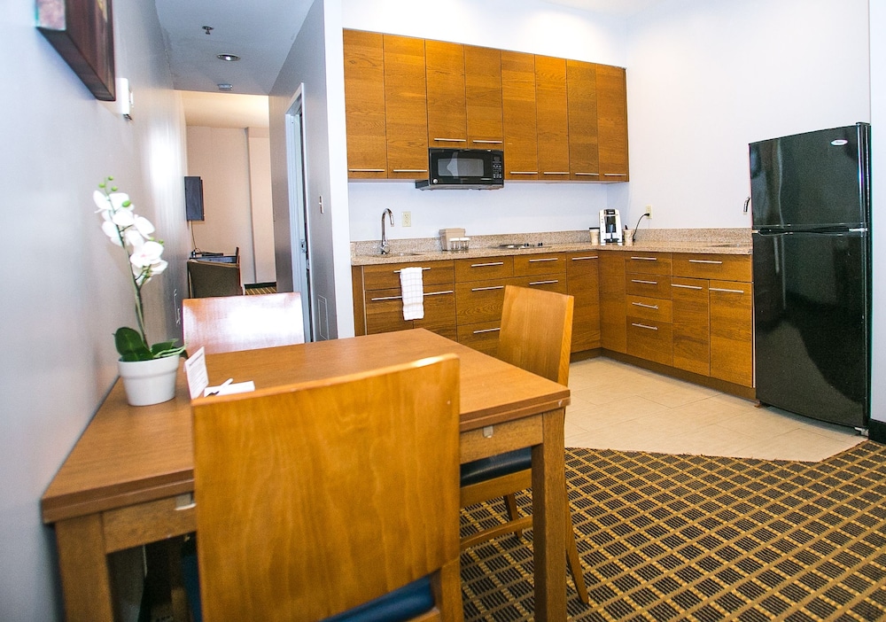 Suite, 2 Double Beds - Photo 8