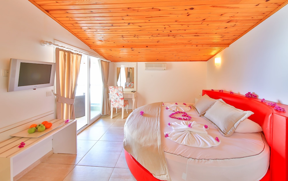 Room, Partial Sea View photo 3