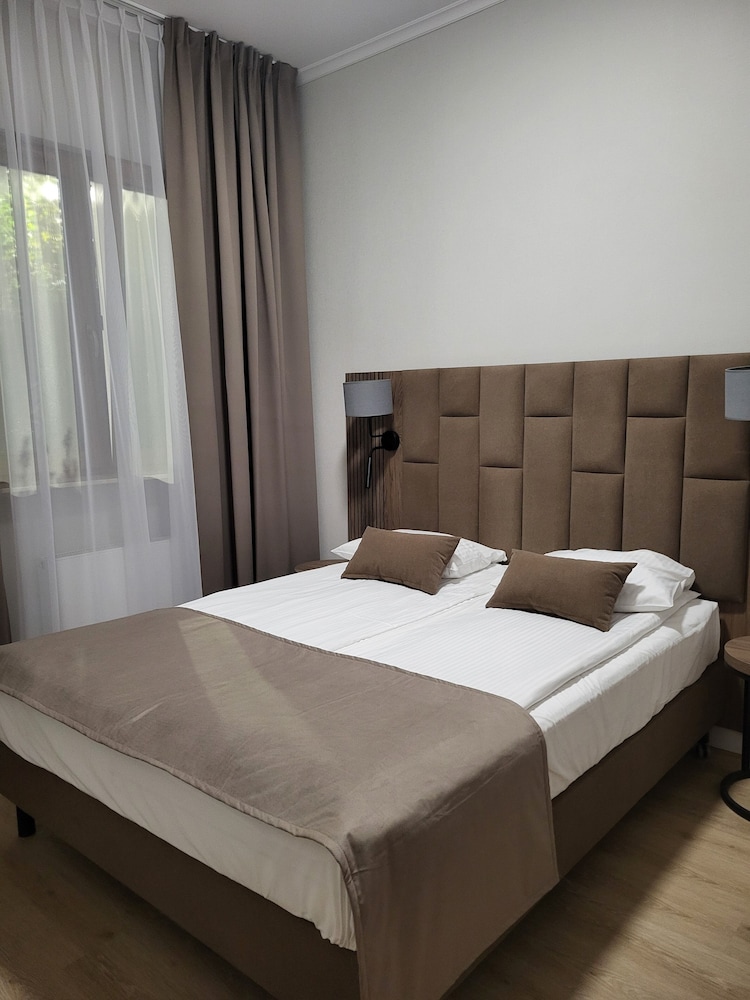 Deluxe Studio Suite, 1 Queen Bed photo 1