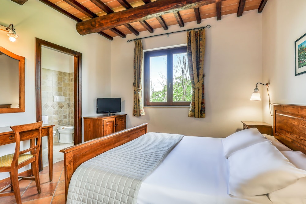 Standard Triple Room photo 2