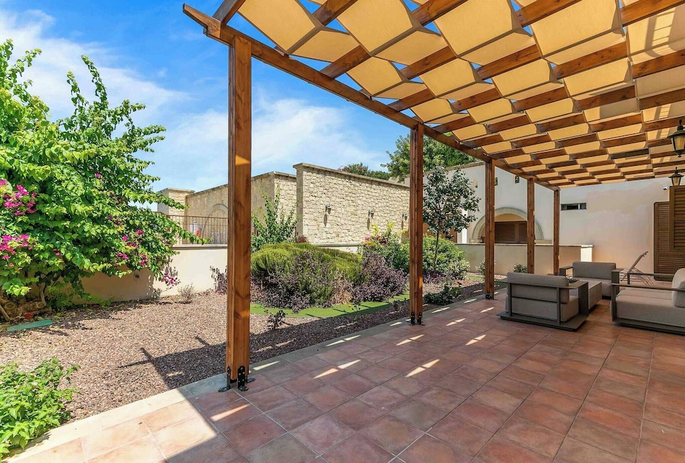 Apartment, 2 Bedrooms, Patio, Garden View photo 2