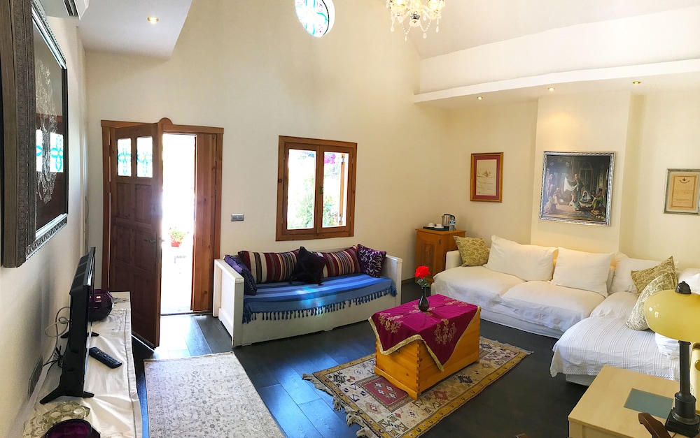 Traditional Suite photo 1