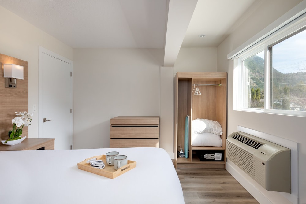 Presidential Suite Lake View and Balcony