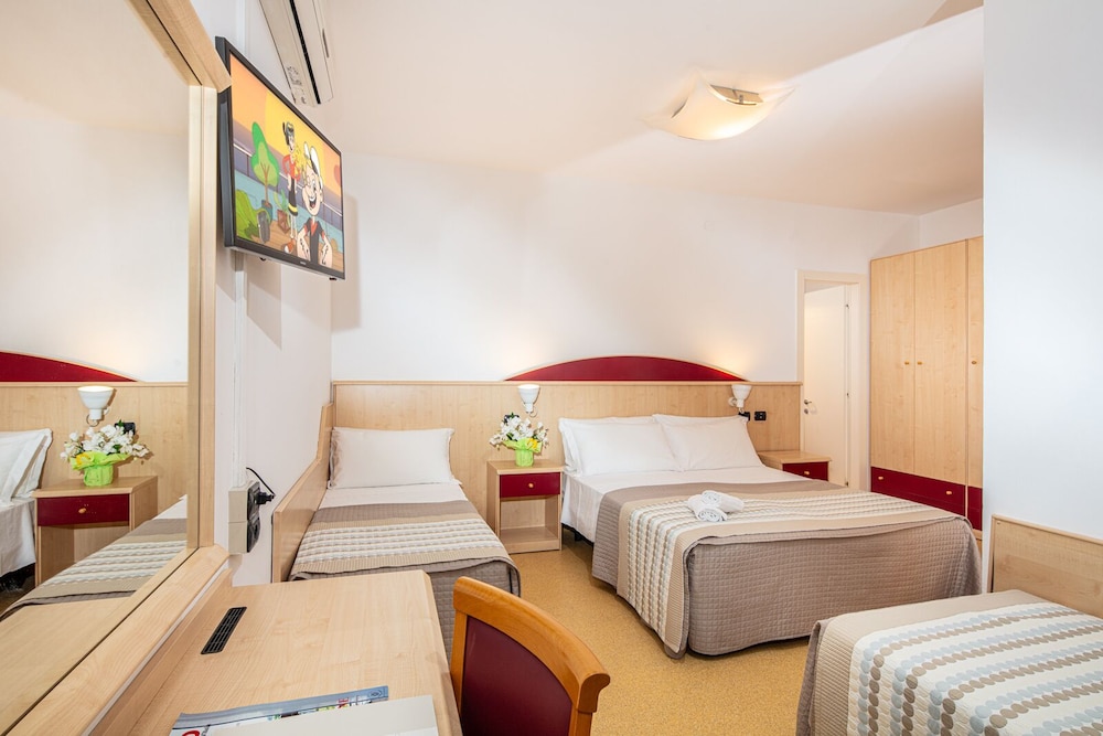 Superior Quadruple Room, Balcony photo 2