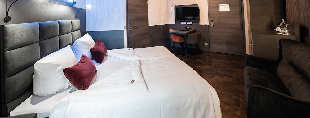 Junior Double Room, 1 King Bed