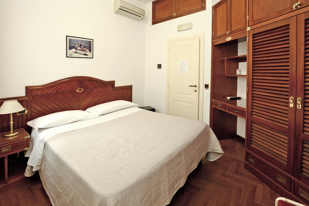 Economy Double Room photo 1