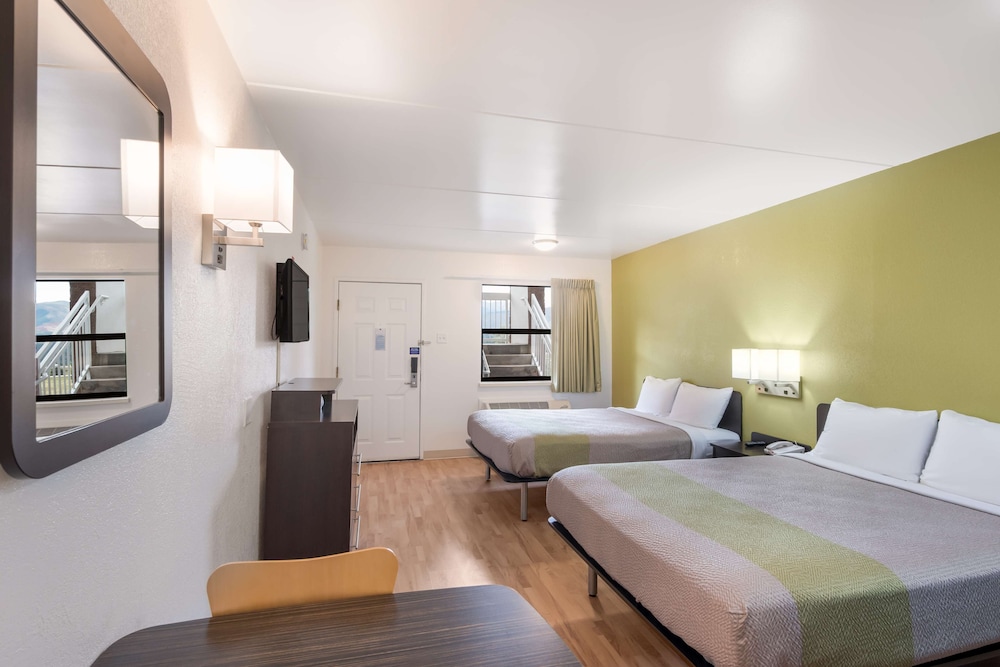 Deluxe Room, 2 Queen Beds, Non Smoking, Kitchenette photo 2