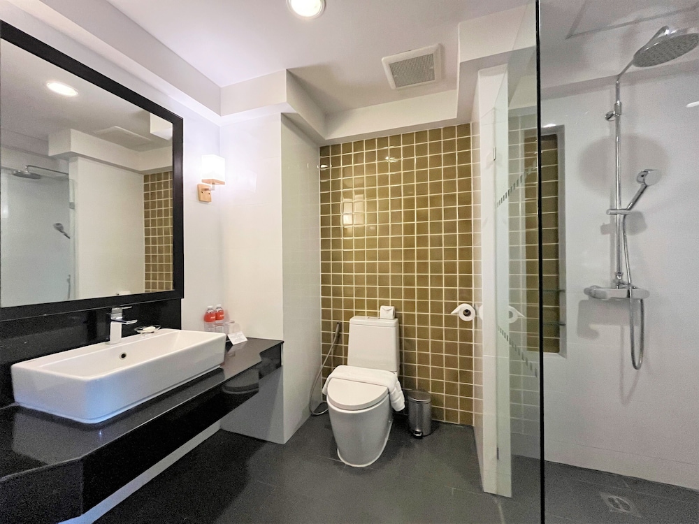 Superior Twin Room, Balcony, City View photo 2