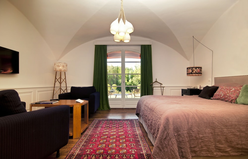 Classic Suite, 1 Double Bed, Mountain View, Garden Area photo 2