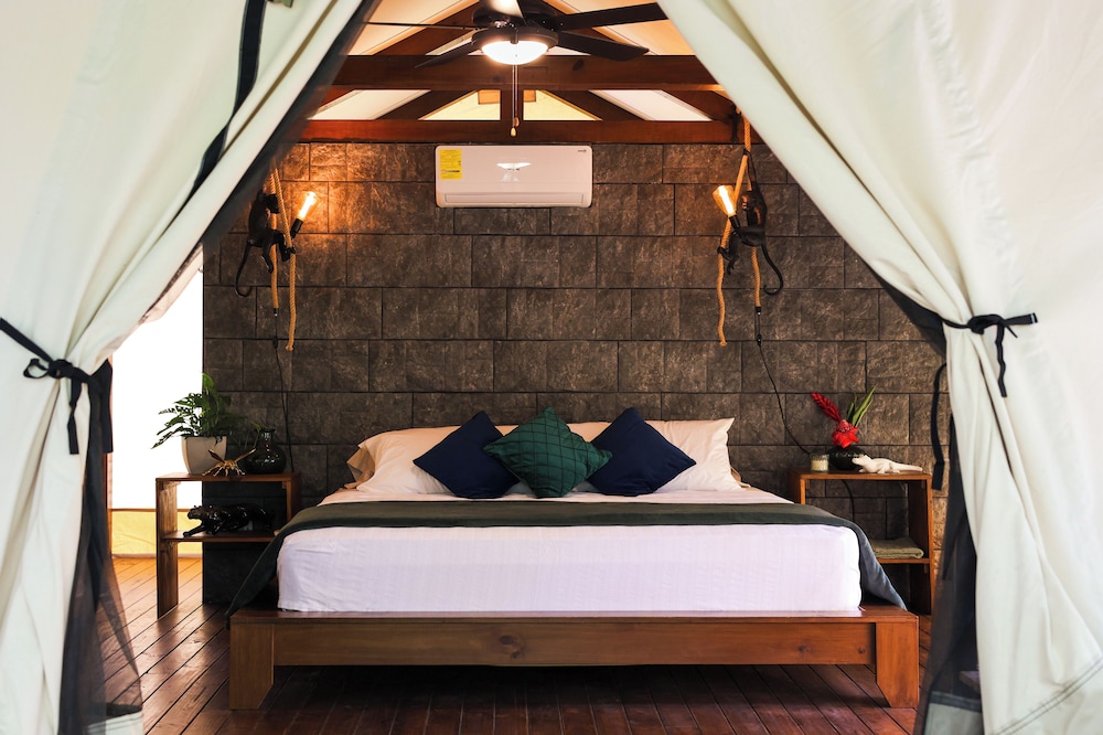Premium Tent, River View
