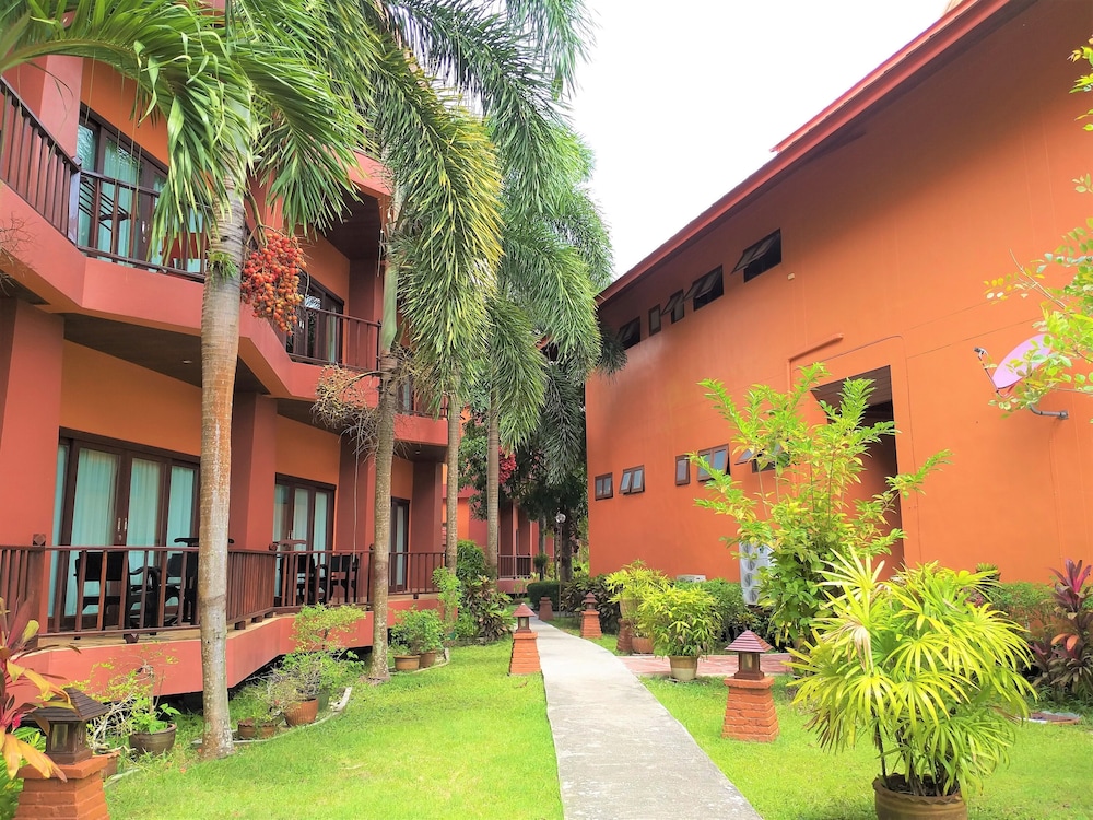 Deluxe room with Balcony photo 2