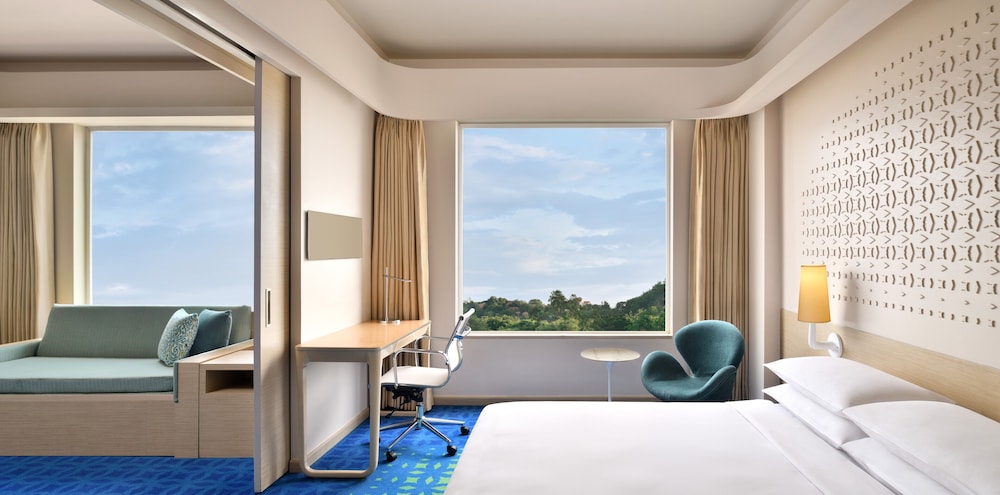 Studio Suite, 1 Queen Bed with Sofa bed, City View photo 2