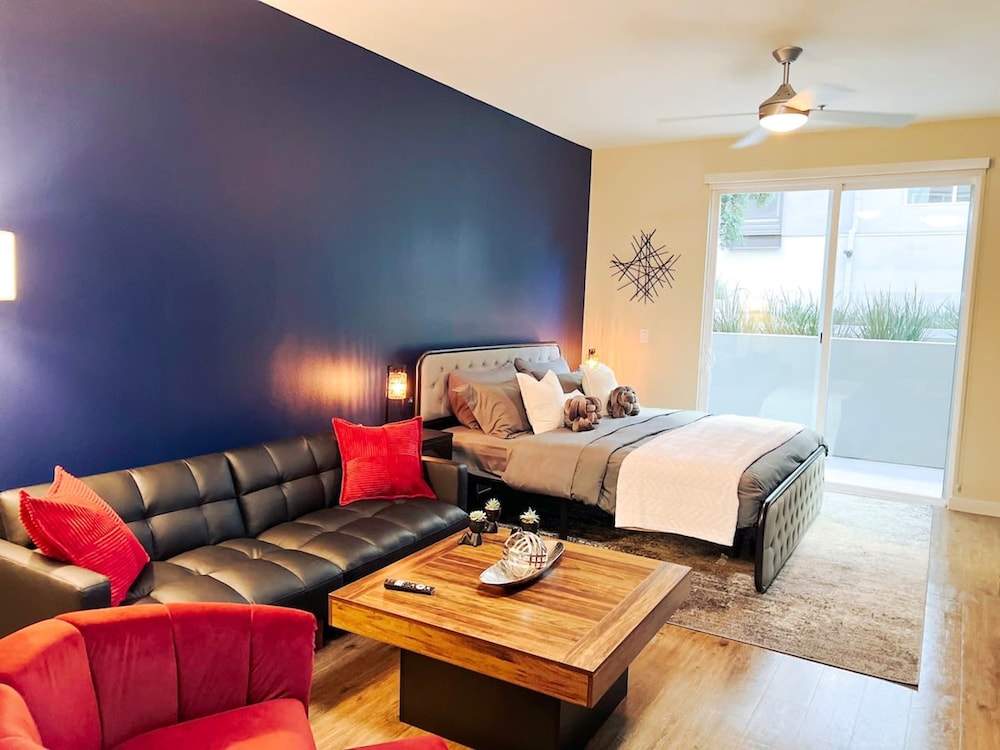 Cozy Home W Pool GYM Parking 10 Min to Cedars, 사진 3