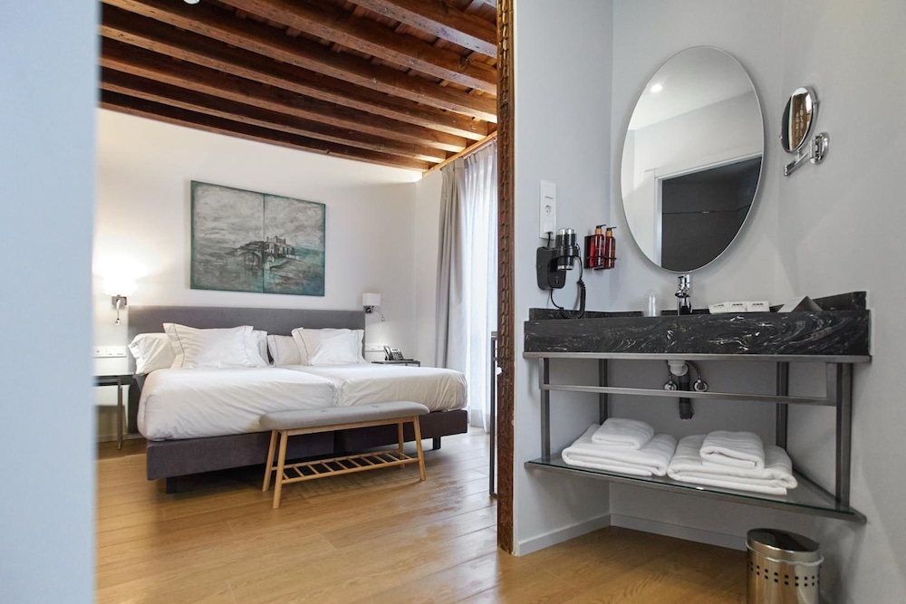 Superior Double Room - Photo 5