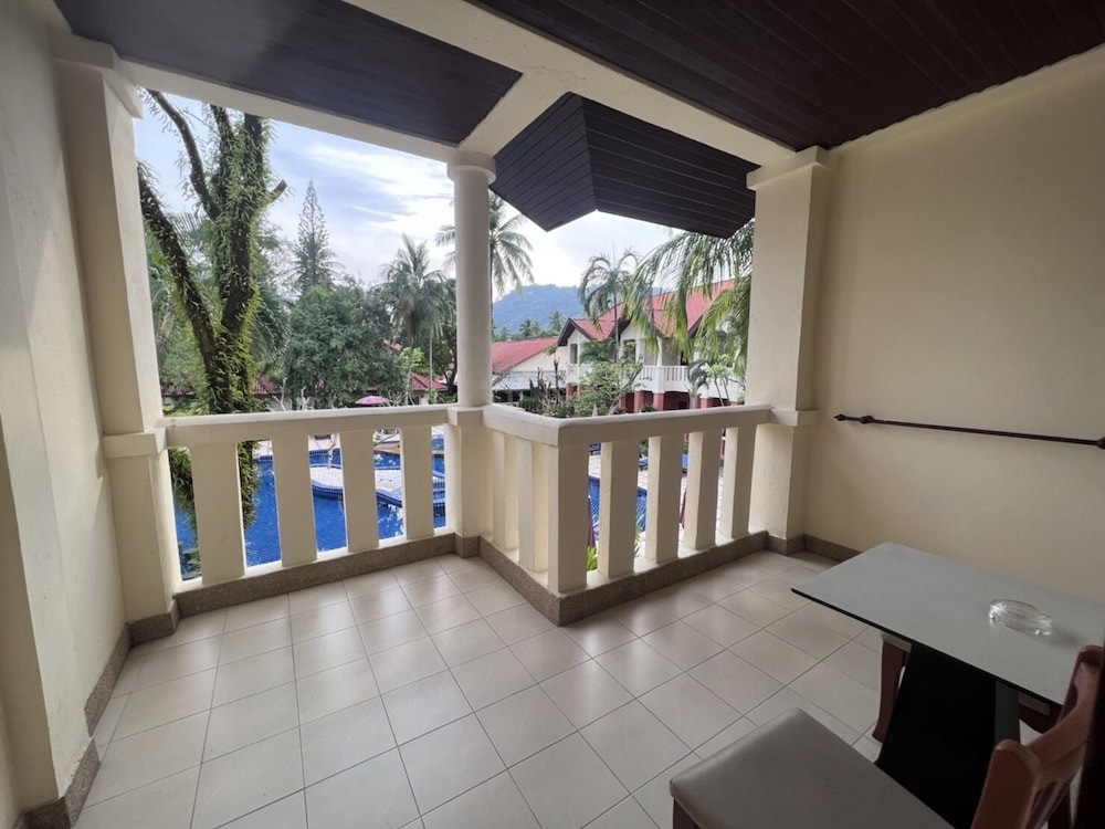 Superior Double or Twin Room, Pool View - Photo 2