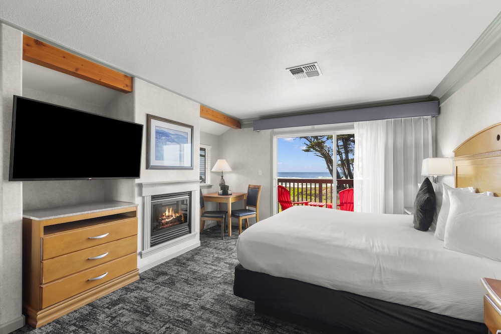 King Whirlpool Tub Room with Ocean View (Upstairs)