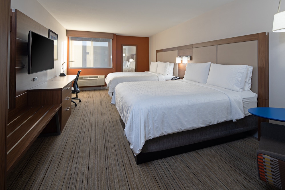 Standard Room, 2 Queen Beds - Photo 2