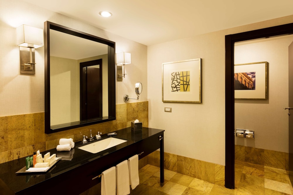 Junior Suite, 2 Double Beds - Photo 2