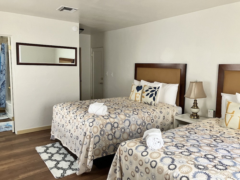 Exclusive Villa, Multiple Beds (Pickford Palms Estate C House, 6 mi f) - Photo 2
