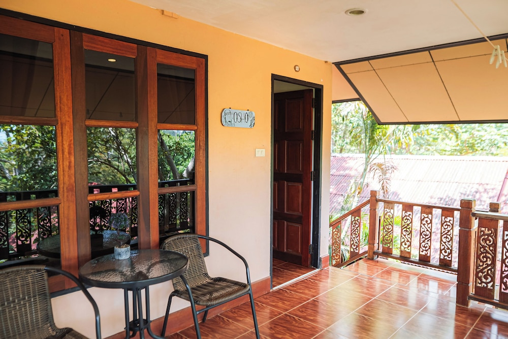 Deluxe Room, 1 Queen Bed, Non Smoking, Sea View