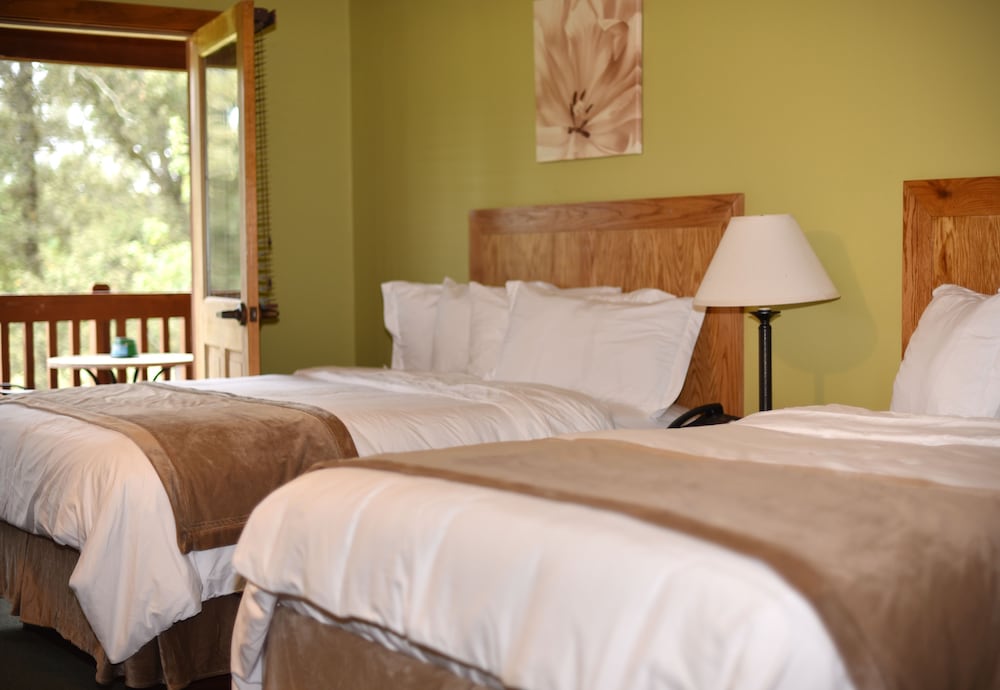 Double Room, 2 Queen Beds photo 2