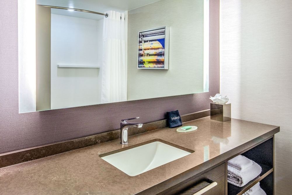 Suite, 1 Bedroom - Photo 5