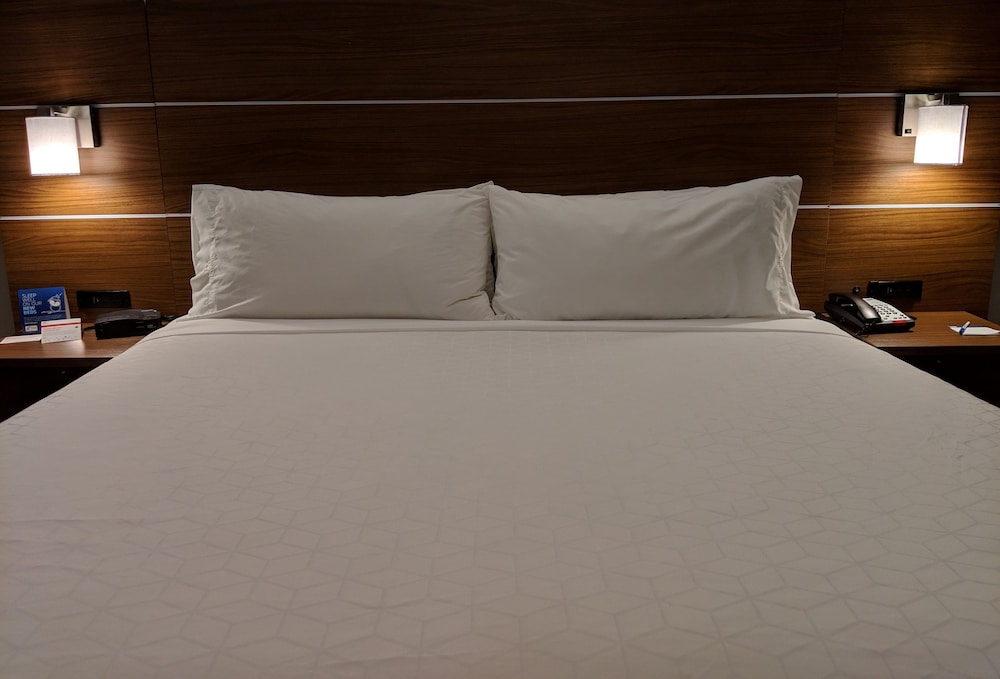 Standard Room, 1 King Bed, Accessible (Communications Accessible) - Photo 5