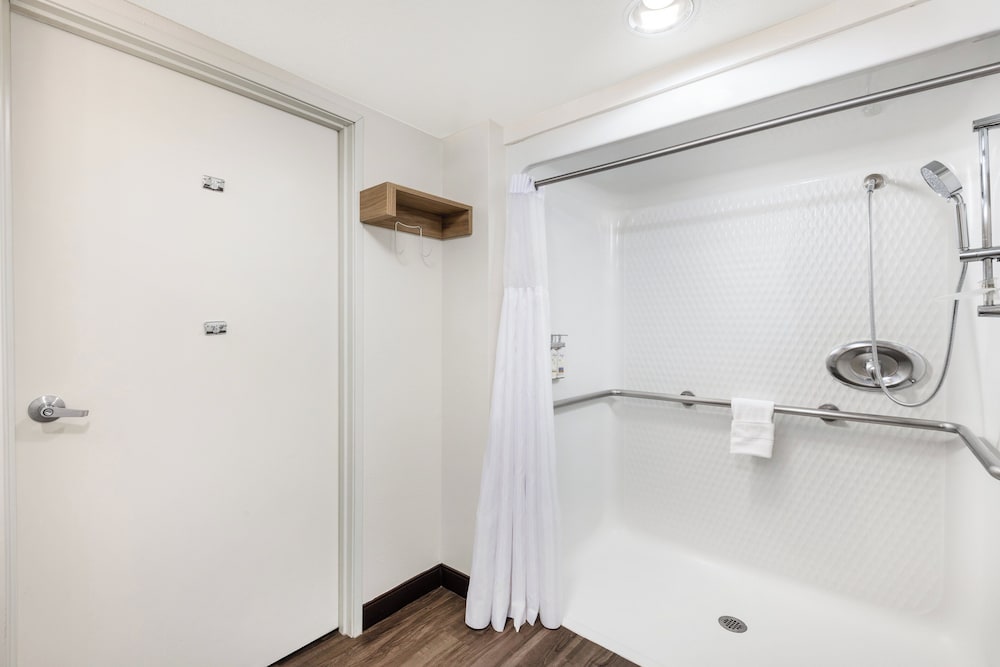 Standard Room, 2 Queen Beds, Accessible, Non Smoking (Communications Accessible)