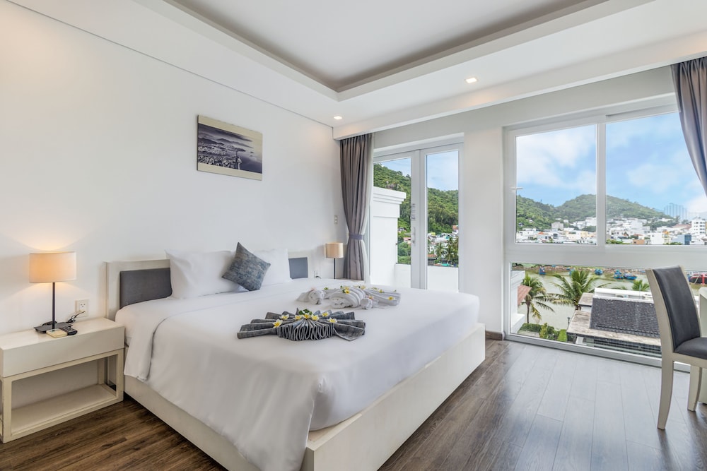 Uma studio suite for 2 pax photo 1