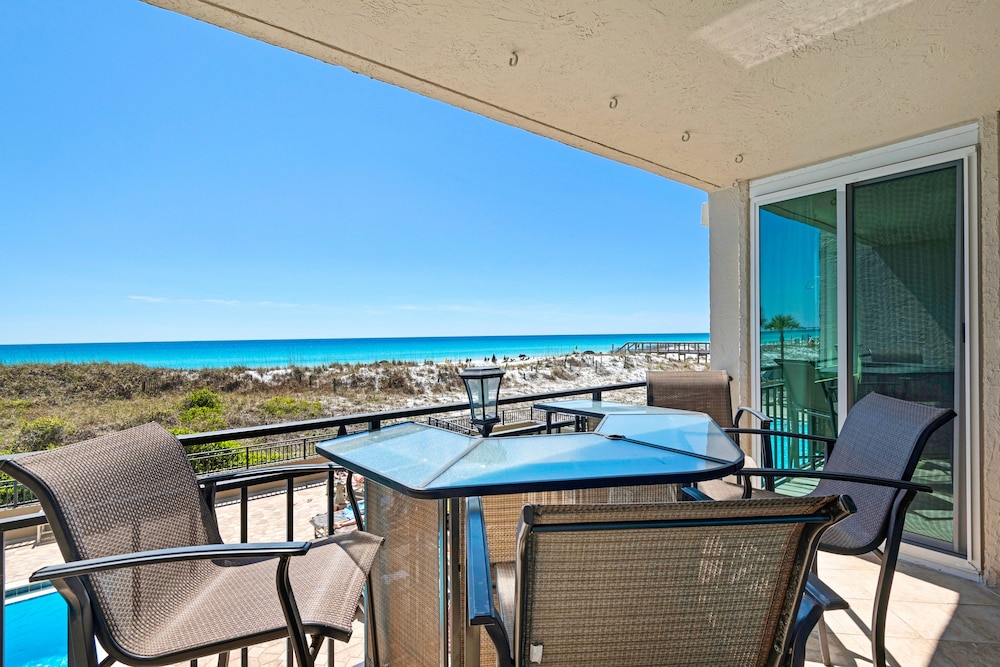 Deluxe Condo, 2 Bedrooms, 2 Bathrooms, Beachfront (Master Bedroom Beachfront) (Furnishings vary) photo 3