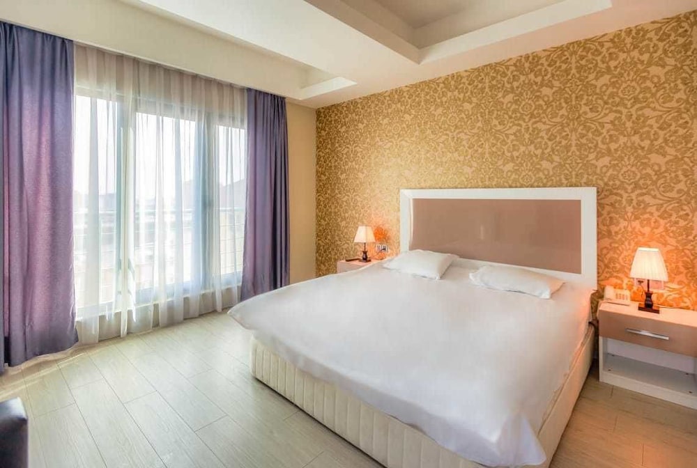 Executive Apartment, City View