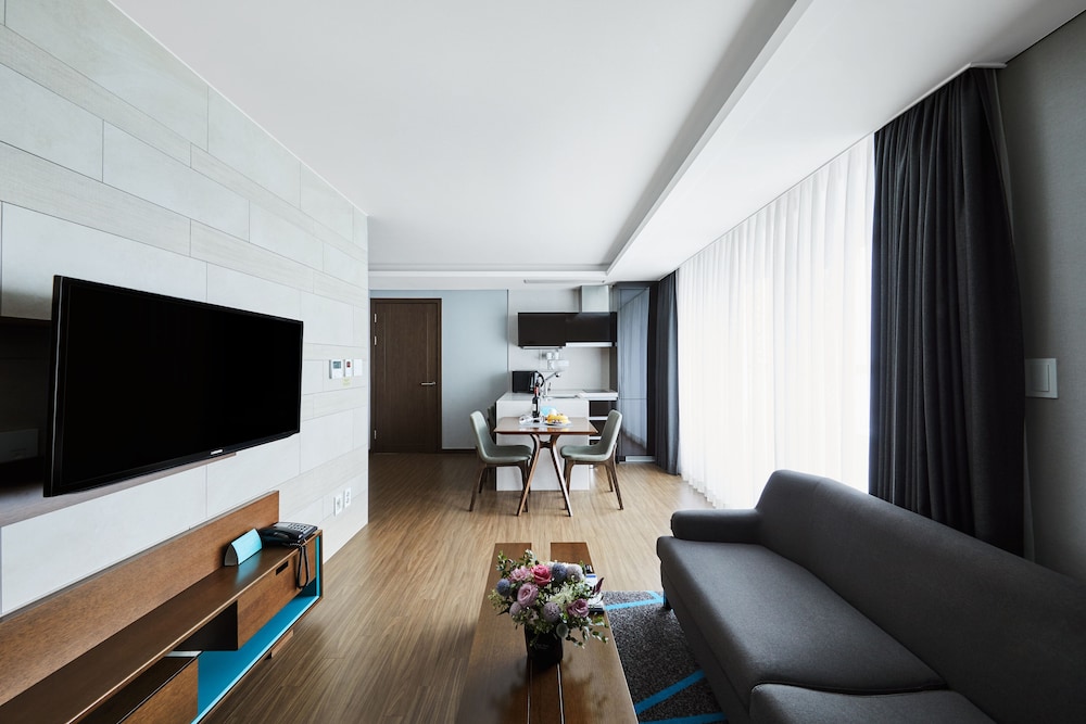 Side Ocean Suite photo 1