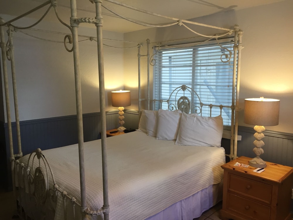Room (The Mermaid)