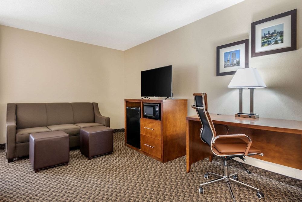 Suite, 1 King Bed, Non Smoking - Photo 4