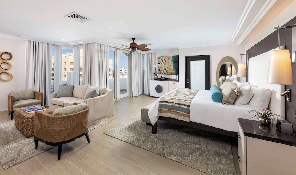 Junior Suite, 1 King Bed, Mobility Accessible, Balcony