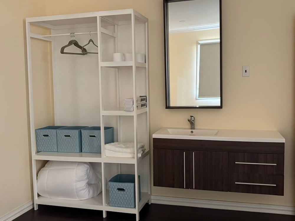 Deluxe Condo, 2 Bedrooms, Non Smoking, City View photo 2