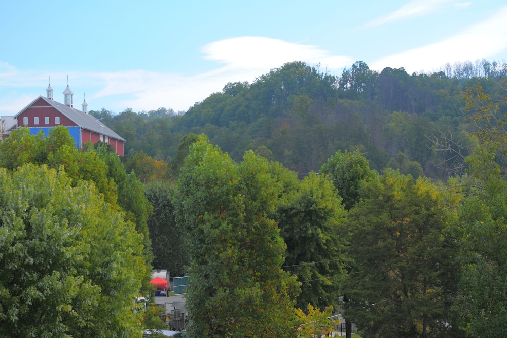 Deluxe Room, River View - Photo 4