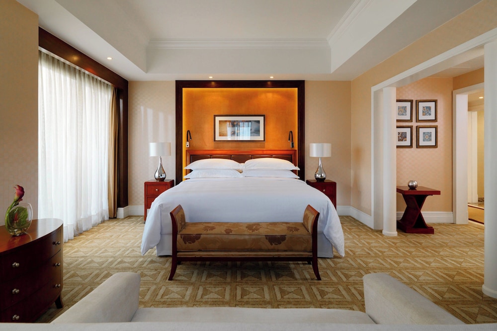 Club Suite, 1 King Bed - Photo 4