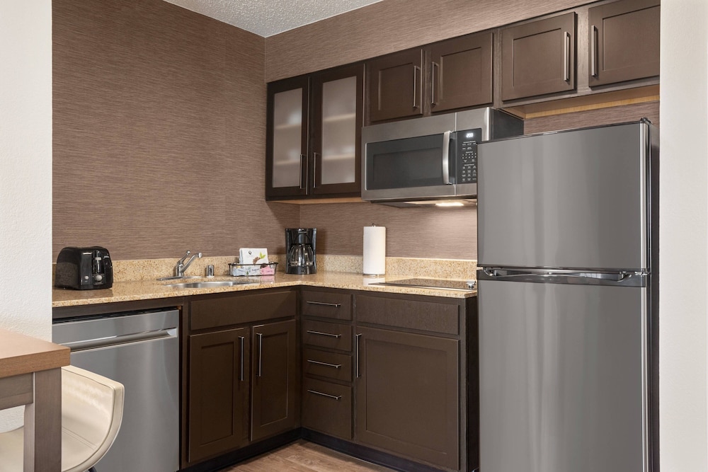 Suite, 1 Bedroom - Photo 2
